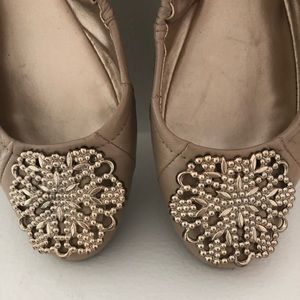 (DONATED) Size 6 Tan and gold plated flats